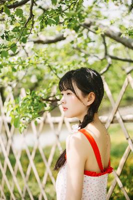 两个奶头被吃得又翘又肿特别疼